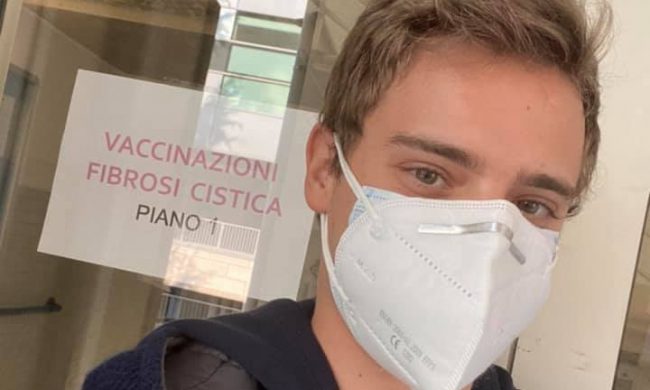 Ha la fibrosi cistica, in Lombardia non lo vaccinano e lui va in Veneto