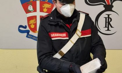 Si tuffa nel Lambro per sfuggire ai Carabinieri: arrestato con mezzo chilo di eroina