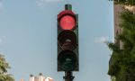 Ancora troppi indisciplinati, il semaforo anti-rosso di Vimodrone sulla Padana resta al suo posto