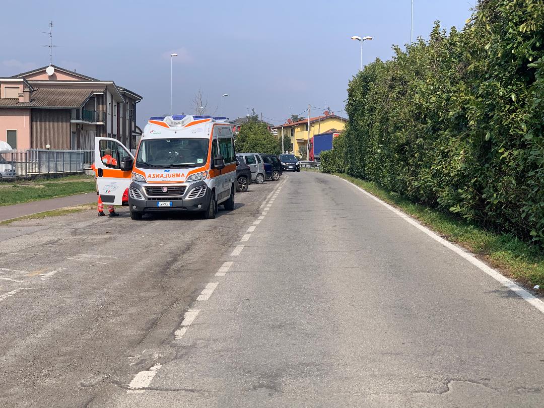 Truffa dello specchietto finisce male: 61enne in ospedale
