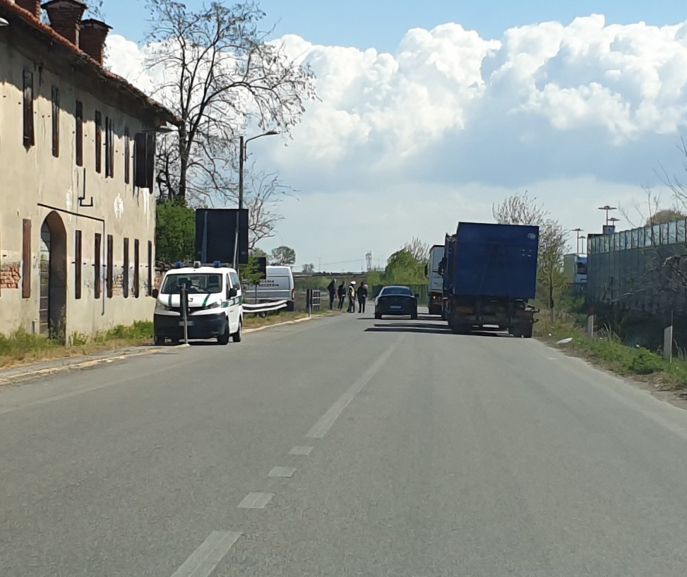 Malore mentre è alla guida, muore camionista di 55 anni