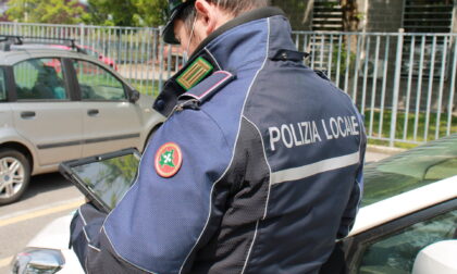 Motociclista e automobilista senza patente: cinquemila euro di multa