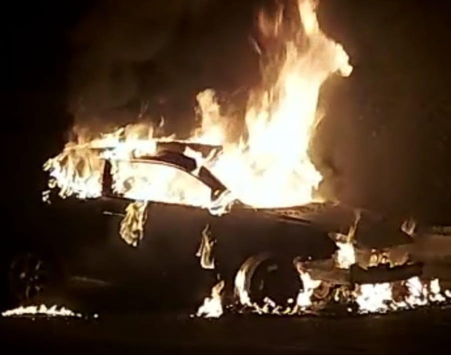 Auto in fiamme nella notte a Inzago