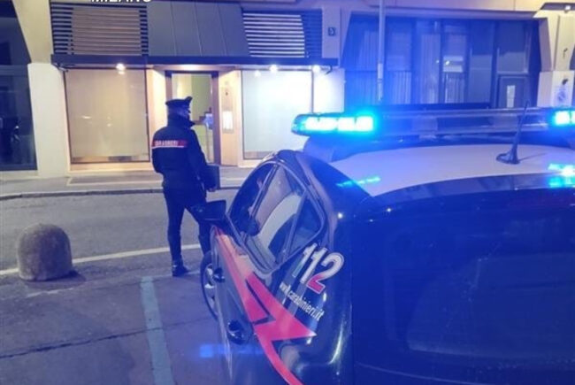 party abusivo a Milano intervengono i carabinieri