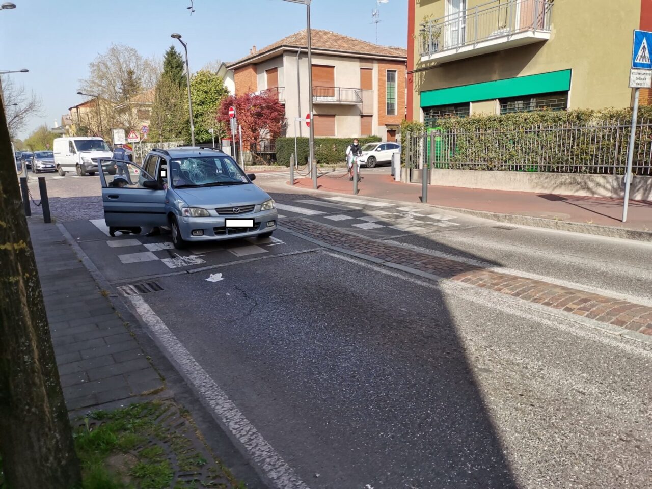 Incidente a Cernusco: anziana investita in bicicletta