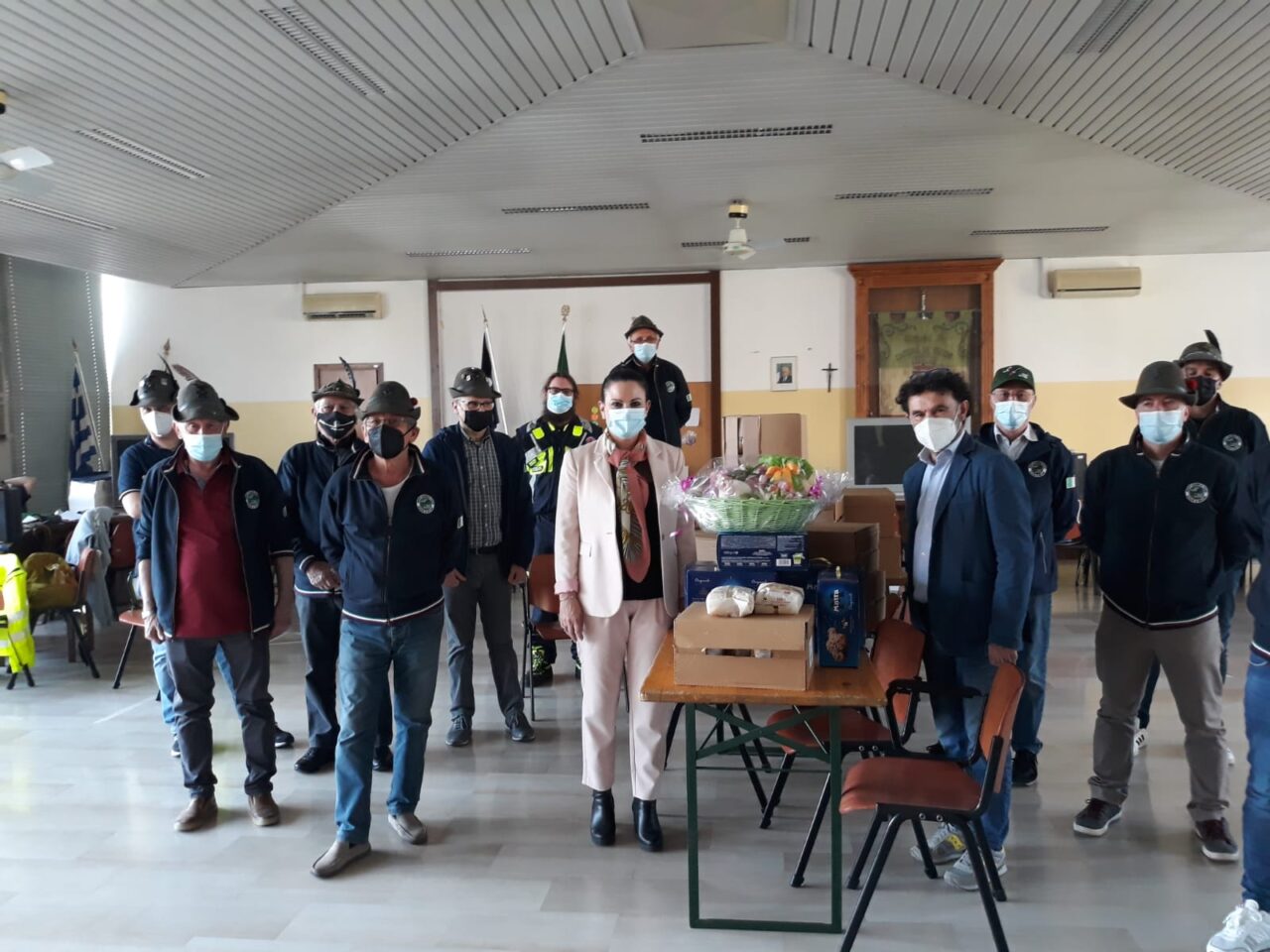 Gli Alpini di Cassina de’ Pecchi donano la pasta alle famiglie in difficoltà