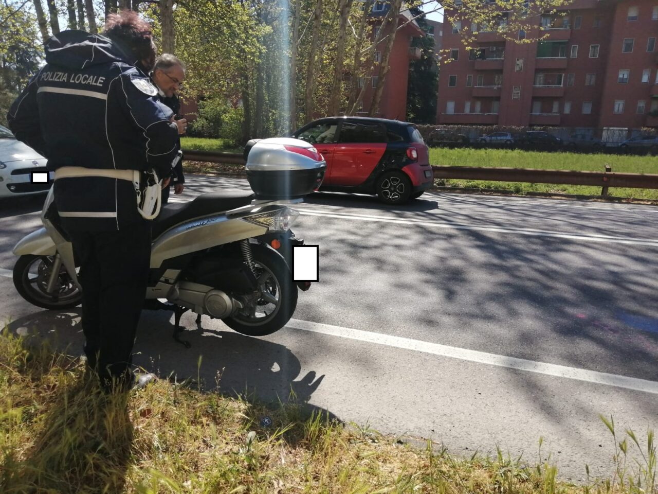 Incidente tra auto e scooter sulla Padana, arriva l’elisoccorso