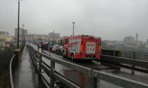 Minaccia di suicidarsi sul ponte di Trezzo, salvato da Forze dell'ordine e soccorritori
