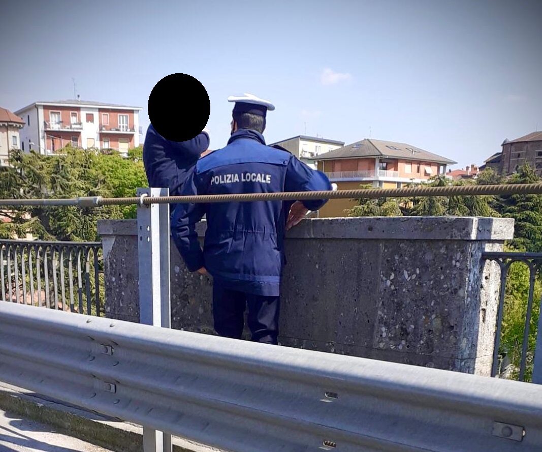 Giovane cerca di togliersi la vita tre volte in due giorni e viene salvato dalle Forze dell’ordine