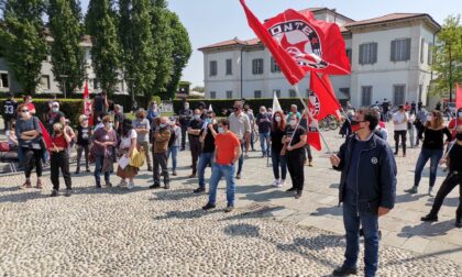 Martesana Libera ancora in piazza contro la libreria Altaforte: 18mila firme consegnate al sindaco di Cernusco