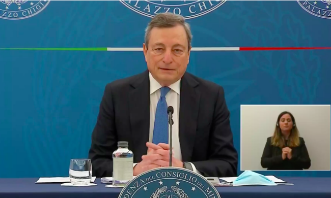 Le parole del premier Draghi: si va verso l’obbligo vaccinale e la terza dose di vaccino