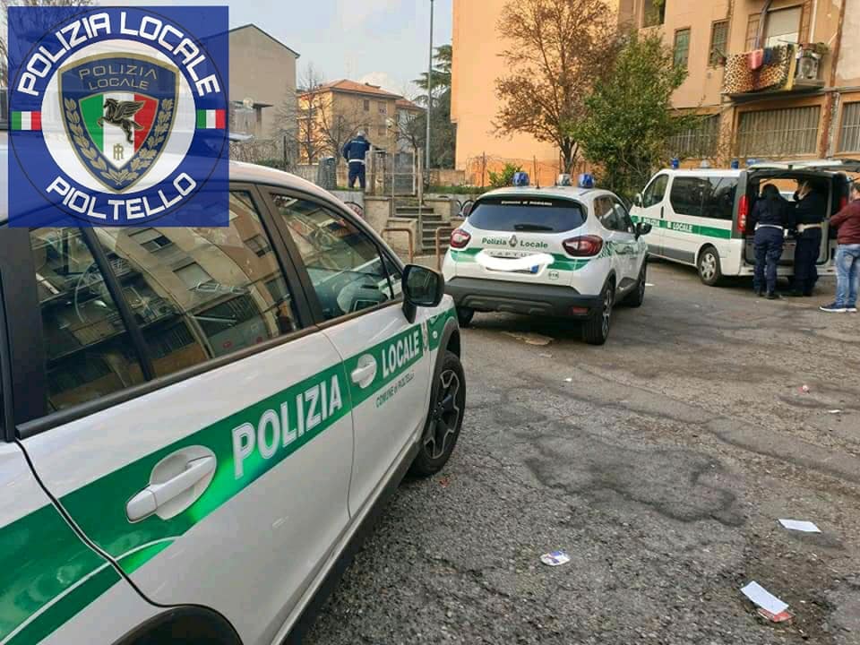 Investe un’anziana, si ferma,  la sposta a bordo strada e poi fugge