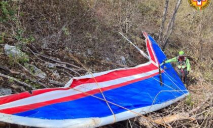 A 83 anni in deltaplano: precipita subito dopo il decollo, morto