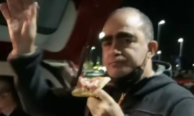 Pizza d’asporto da PizzAut anche per Elio e la sua famiglia