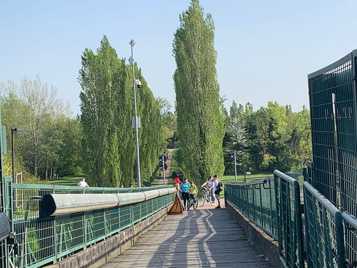Riapre il ponte ciclopedonale della Besozza: cambio di programma a Pioltello