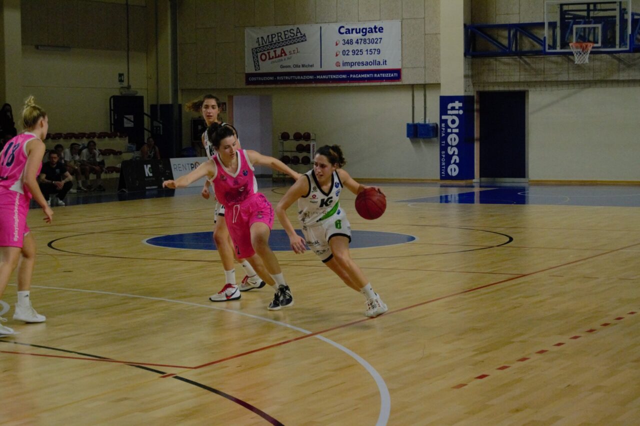 Carugate si conquista una fetta di salvezza battendo Albino 62-59. Domenica gara-2 per chiudere la serie