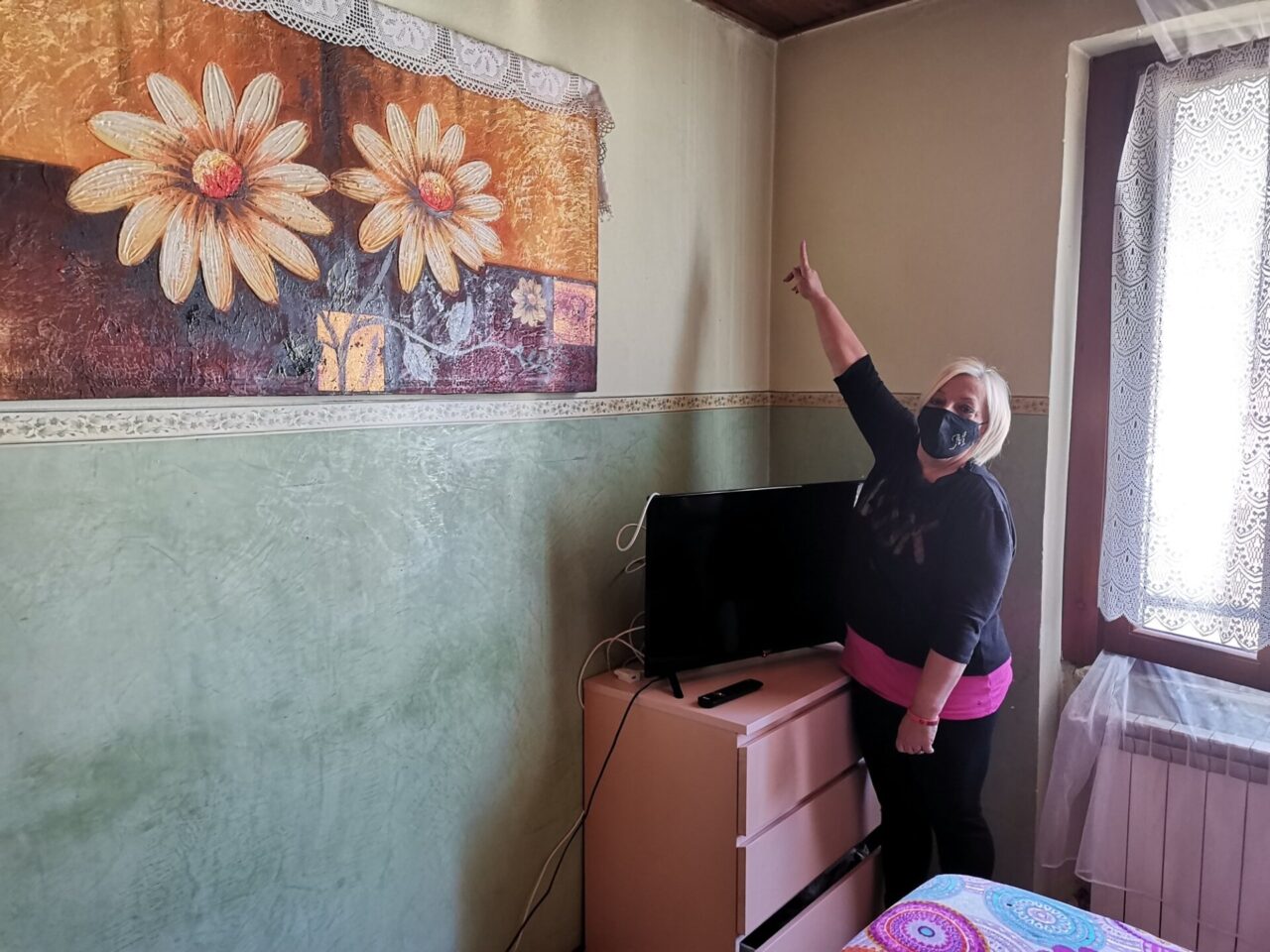 In casa con l’ombrello quando piove: succede in un appartamento comunale di Cernusco sul Naviglio