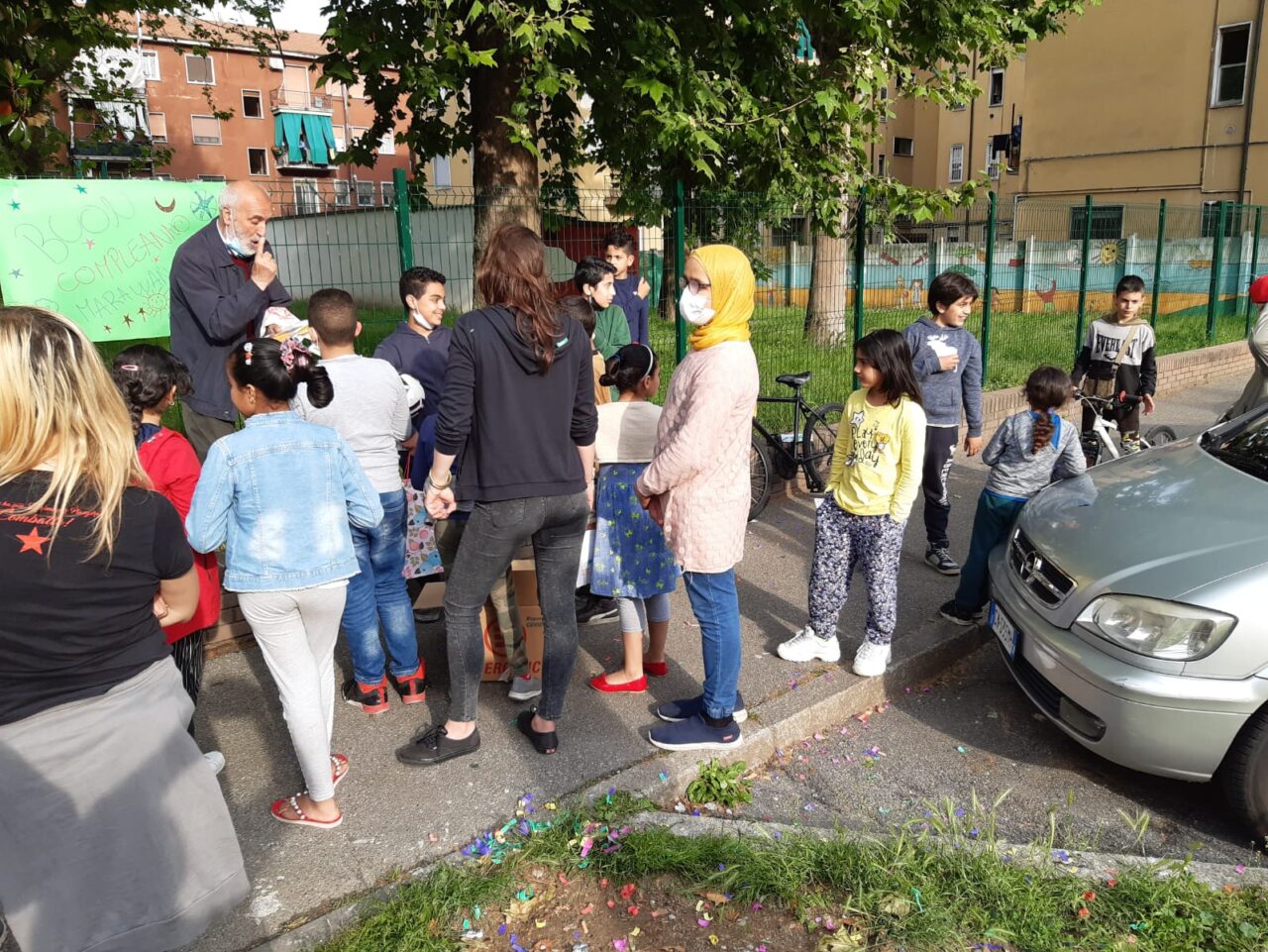 Protesta dei bambini e delle famiglie  di Pioltello per riaprire il parco pubblico chiuso