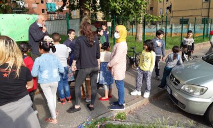 Protesta dei bambini e delle famiglie  di Pioltello per riaprire il parco pubblico chiuso