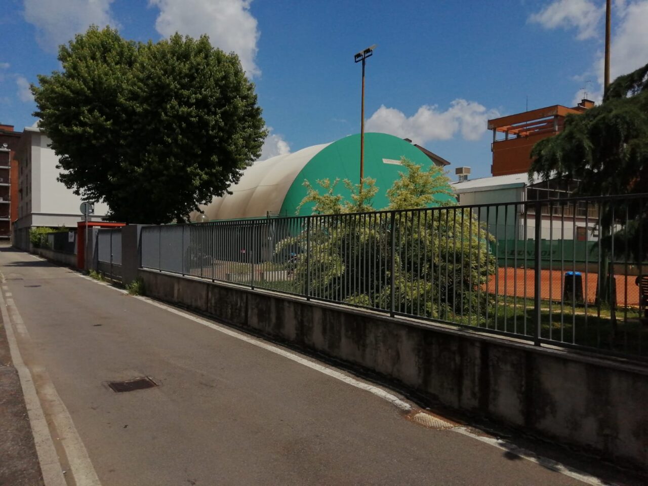 Accusa un malore mentre gioca a tennis, viene portato d’urgenza in ospedale