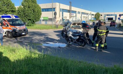 Scontro auto-moto a Gessate: ferito un 23enne