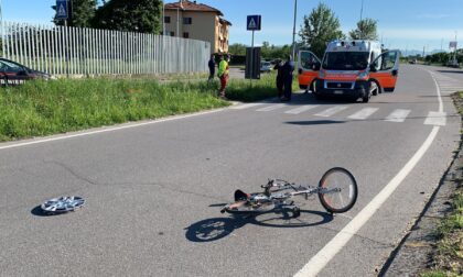 Ragazza investita in bici, l'elisoccorso atterra nella caserma dei Carabinieri