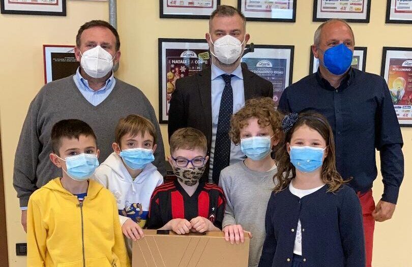 “Tutti a scuola”: studenti premiati con tablet, notebook e stampanti