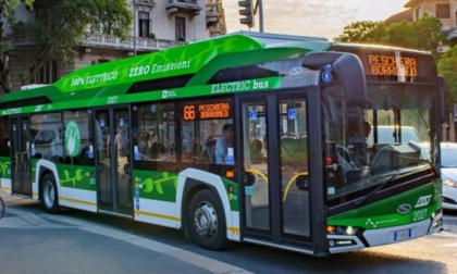 Controllore ferito sul bus da un passeggero senza biglietto