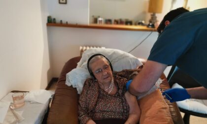 Finalmente vaccinata la "super nonna" di 101 anni