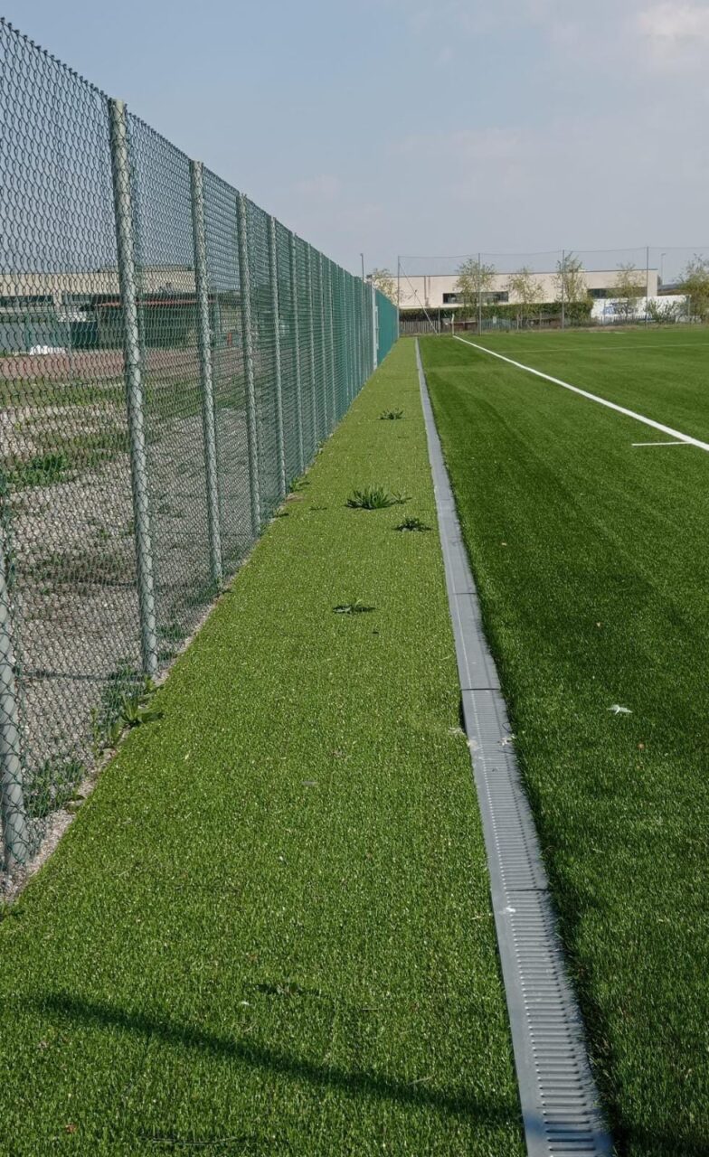Grezzago: il campo è nuovo, ma già ci crescono le erbacce