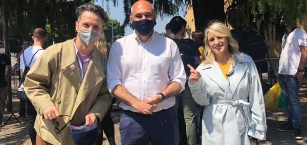 I comici Katia Follesa e Angelo Pisani in giro per Cernusco sul Naviglio