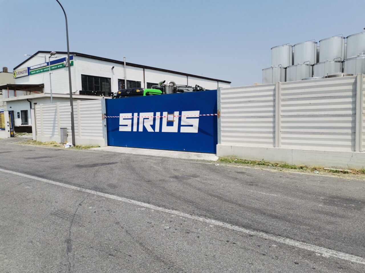 I Carabinieri forestali mettono sotto sequestro la Sirius, la “ditta delle puzze”