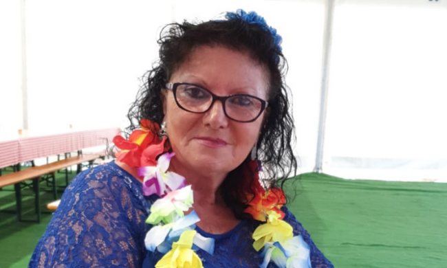 Una vita tra i corridoi di scuola, la storica bidella di Fara Annamaria va in pensione