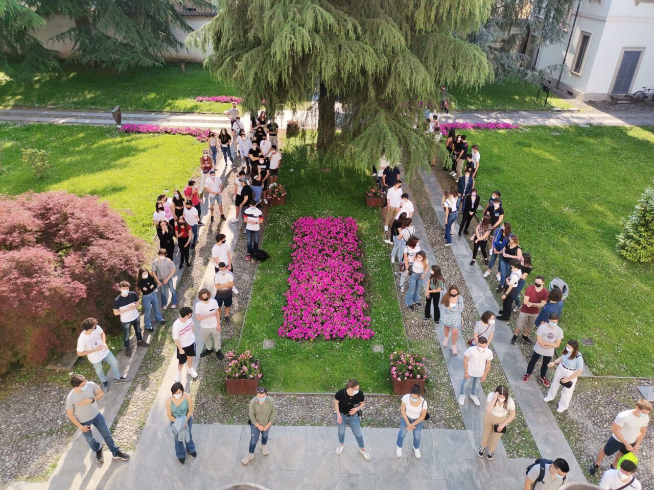 Festa della Repubblica, i diciottenni di Cernusco sul Naviglio ricevono in dono la Costituzione