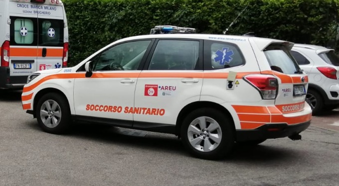 Investita da un’auto in retromarcia, 55enne si rompe il bacino