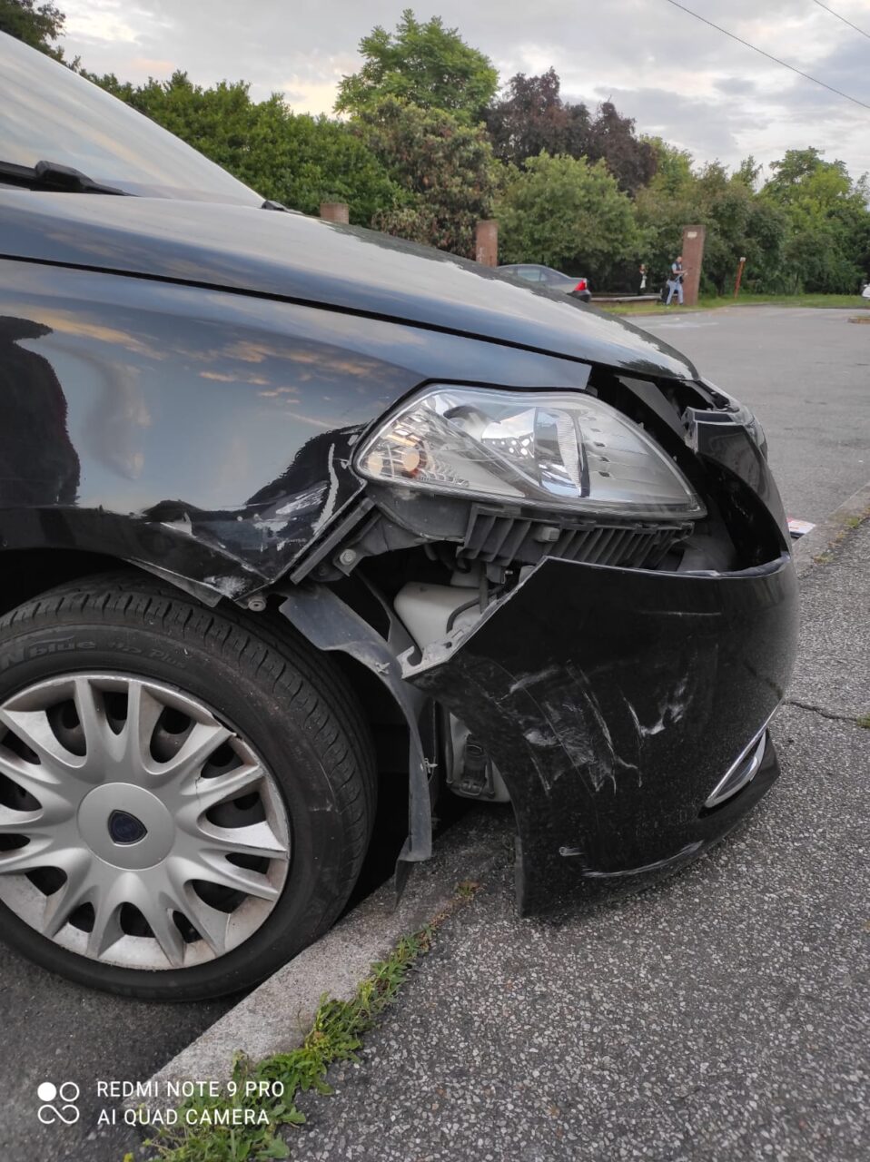 Per ritorsione vandalizzano l’auto della ragazza che ha fatto riaprire il parco di Pioltello