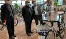 L'Arcivescovo Delpini in visita al museo della Colnago