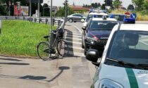 Cade in bici nel sottopassaggio della Padana: soccorsa  in codice rosso