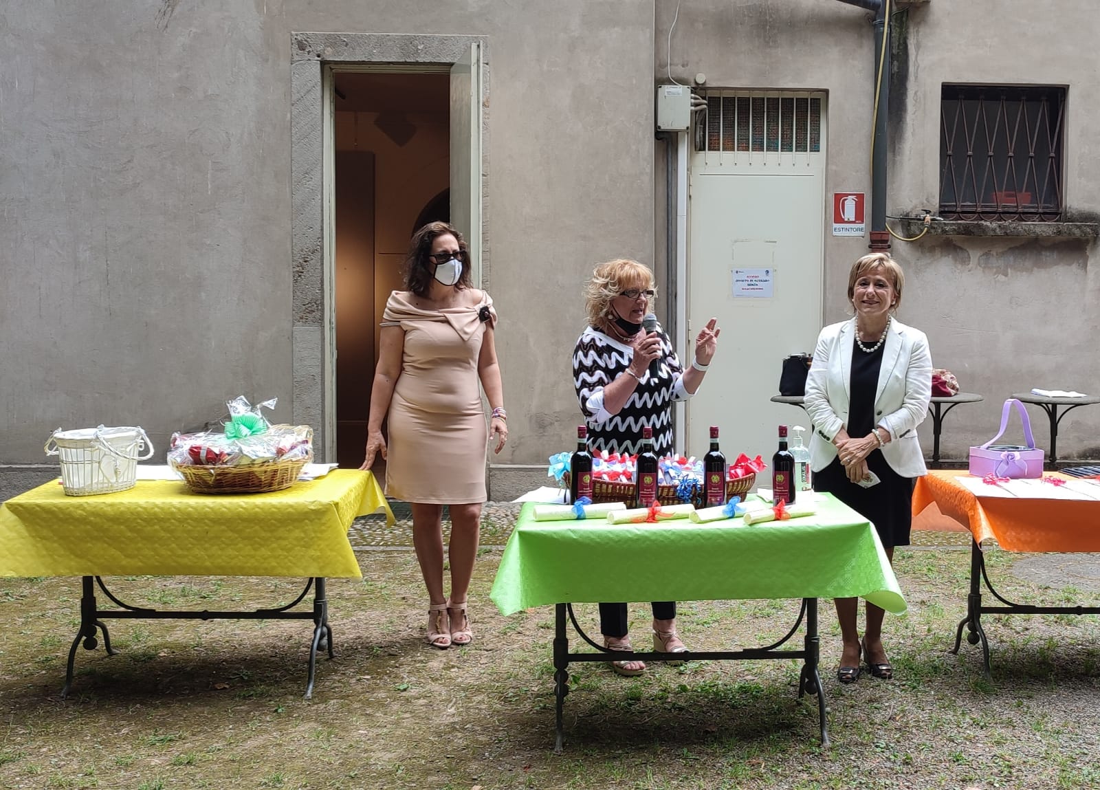 Trezzo sull'Adda festa al Castello viconteo peri volontari del Pedibus col sindaco Silvana Centurelli