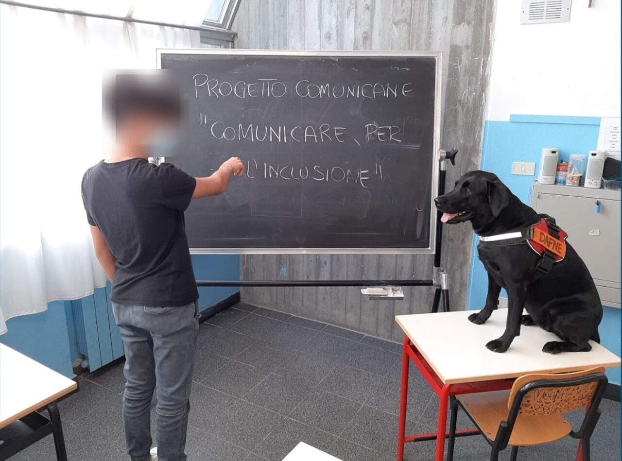 Studenti  all’esame con il cane “Dafne”
