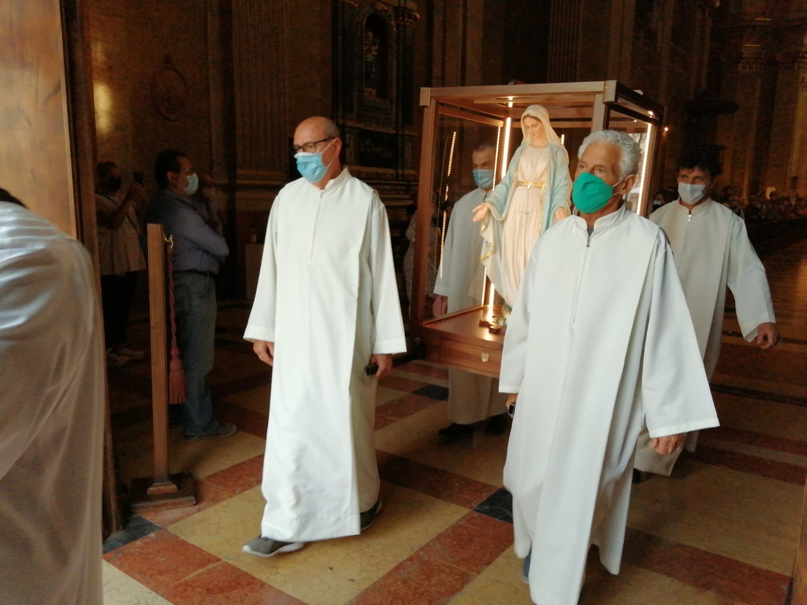 Il vescovo di Cremona monsignor Antonio Napolioni a Cassano d'Adda in Santa Maria e San Zeno per la Madonna della Medaglia miracolosa