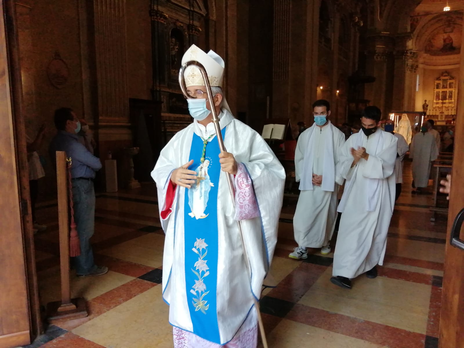Il vescovo di Cremona monsignor Antonio Napolioni a Cassano d'Adda in Santa Maria e San Zeno