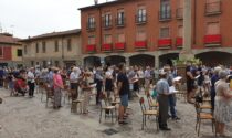 Trecento persone in piazza a Melzo per la Messa col cardinale