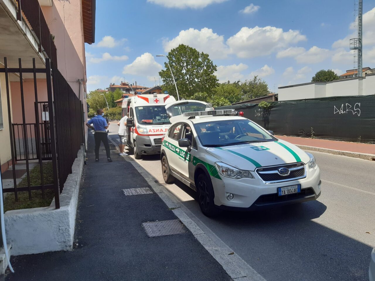 Anziano cade dalla bici a Pioltello e arriva l’ambulanza