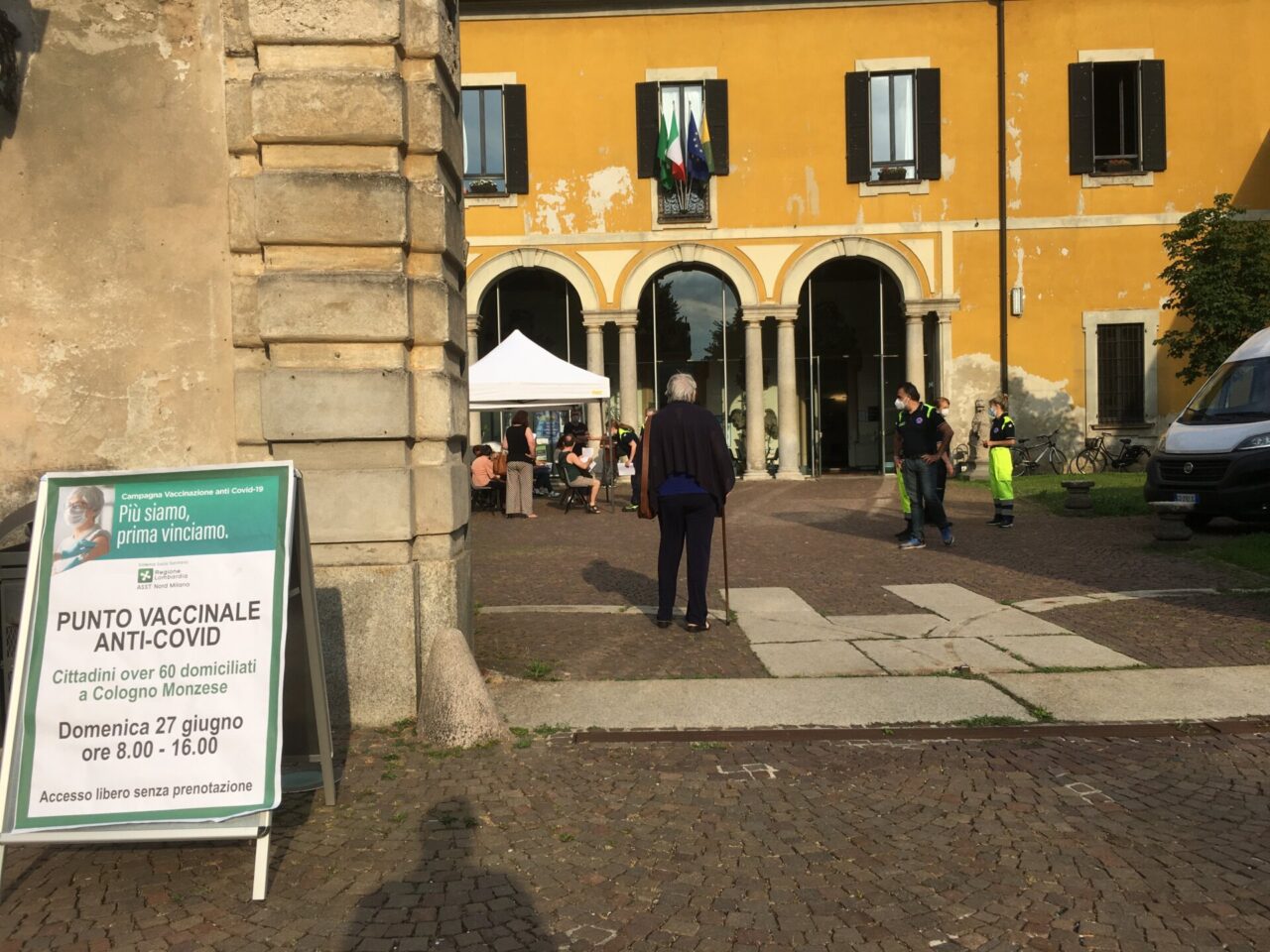 Il Comune di Cologno Monzese si trasforma per un giorno in hub vaccinale