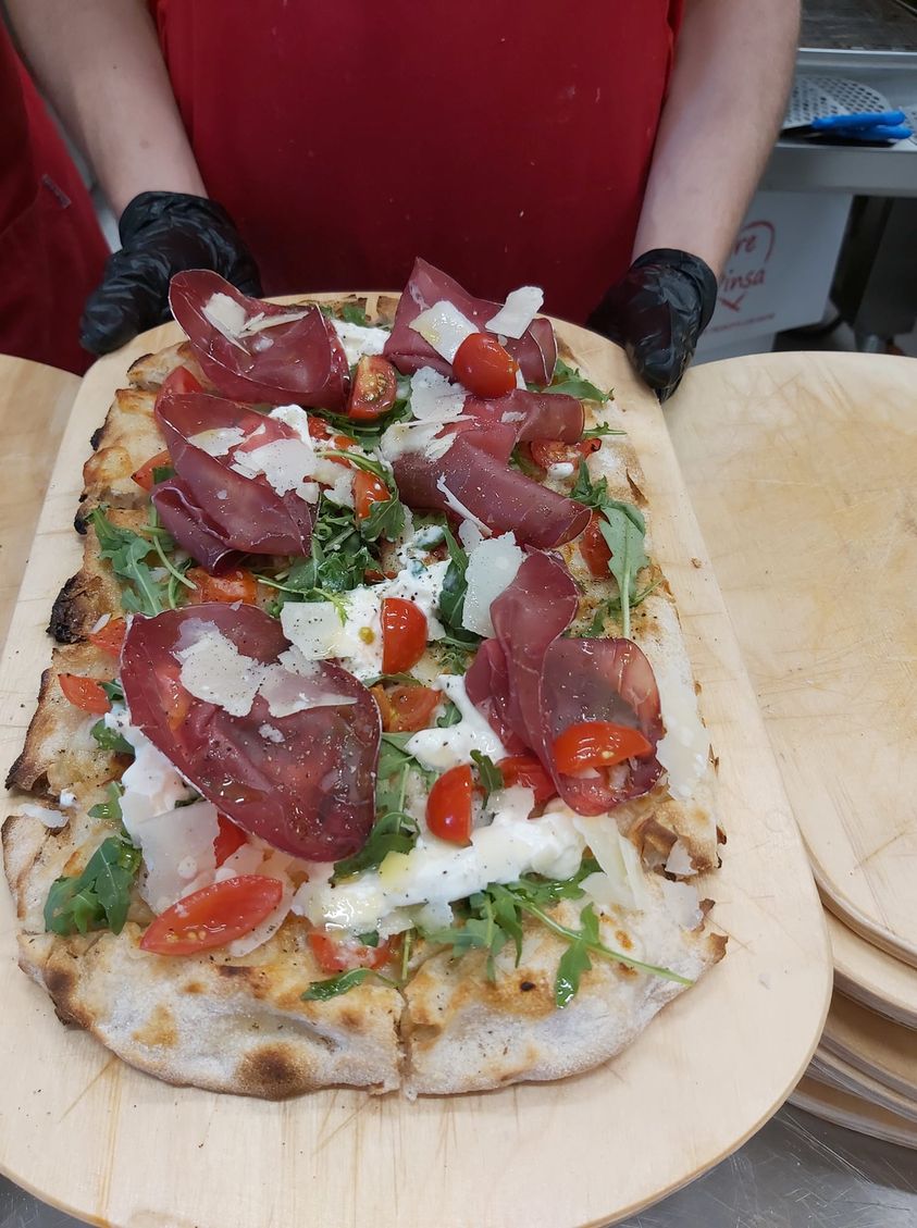 I ragazzi di PizzAut e la pizza Donnarumma: “Gigio vieni a mangiare da noi?”