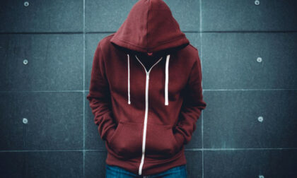 Si fingeva una ragazza per adescare minorenni, in manette un allenatore di basket