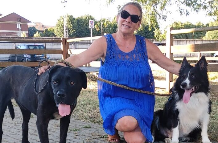 Grazie a un “detective” degli animali ha riabbracciato il cane che era sparito da sei mesi