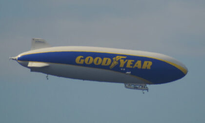 Il dirigibile Goodyear in volo nei cieli dell'Adda Martesana