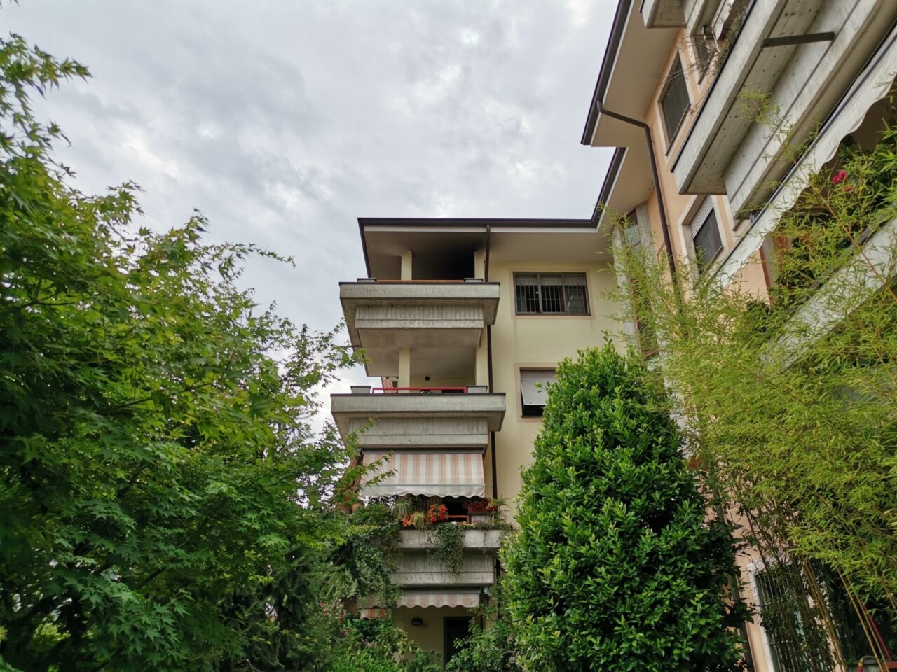 Incendio in appartamento, inquilina salvata dai vicini